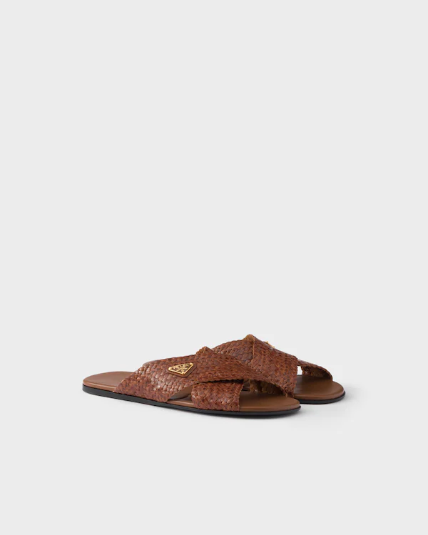 Zapatillas de cuero con cordones cruzados