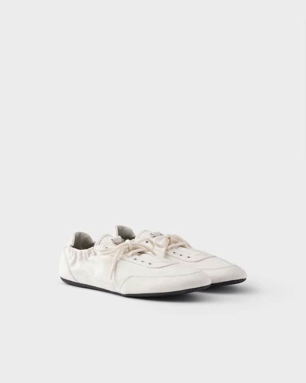 Zapatillas de mezclilla con diseño desestructurado