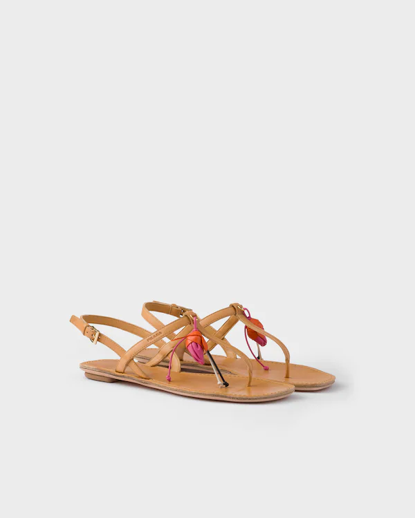 Sandalias de cordones de cuero envejecido con ornamento floral