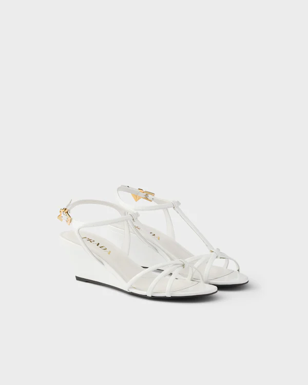 Sandalias de cuero brillante