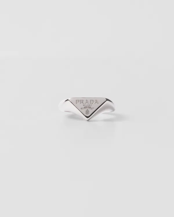 Anillo plateado
