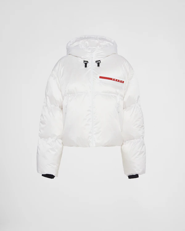 Chaqueta corta técnica de Re-Nylon con plumón