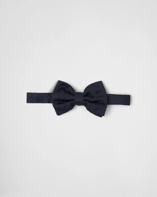 Nueva corbata de satín