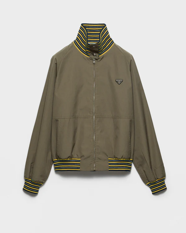 Chaqueta de cuello alto de popelín