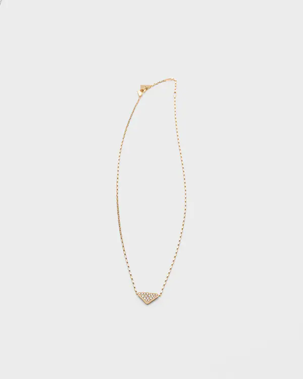 Collar de colgante micro triángulo Eternal Gold en oro amarillo y diamantes