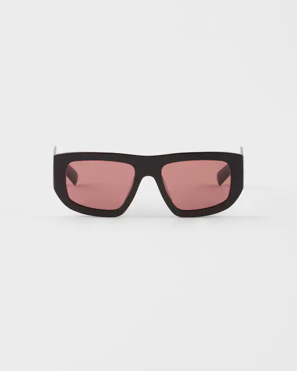 Gafas de sol con logotipo triangular