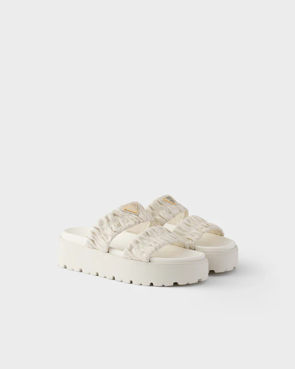 Zapatillas planas de cuero napa matelassé