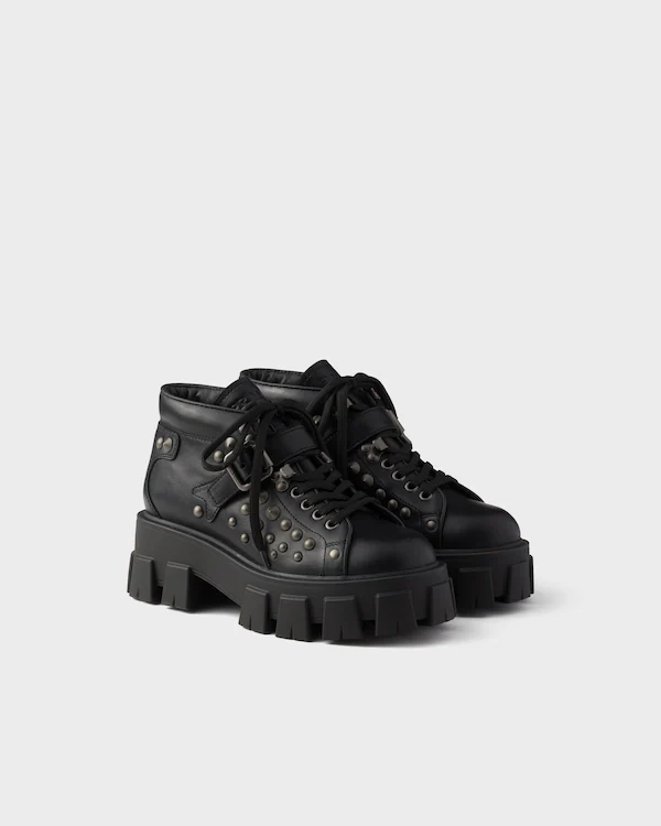 Botines de cuero con adornos monolíticos